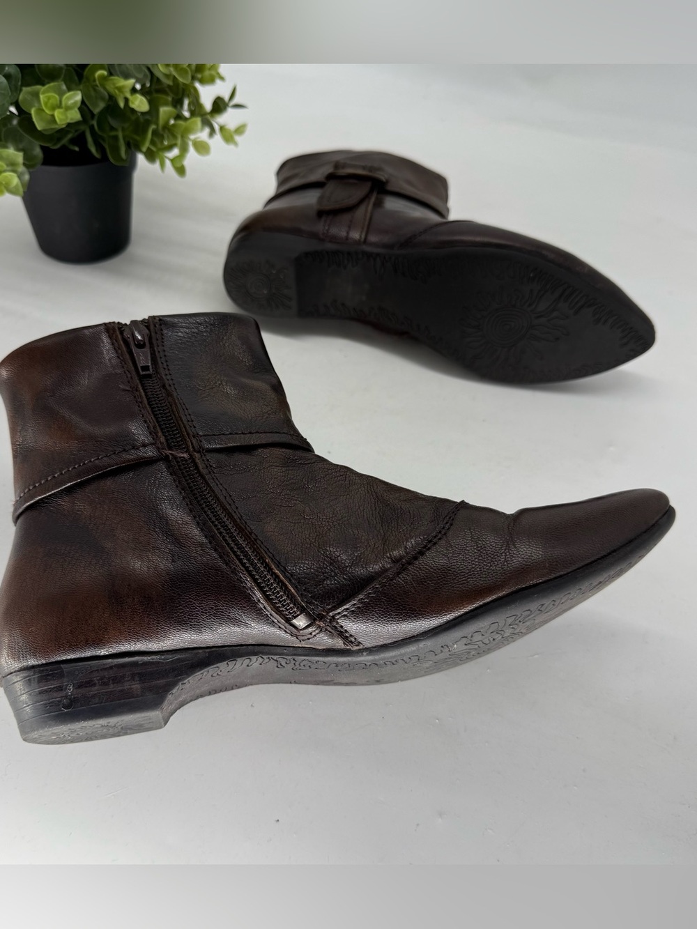Diba Brown Leather Metal Buckle Side Ankle Boot Size 9 Pointed Toe Western Boho - Picture 10 of 15